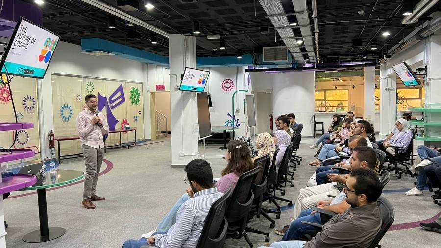 احتفالاً بأسبوع البرمجة منصّة زين تناقش البرمجة ضمن جلساتها الحوارية للشباب