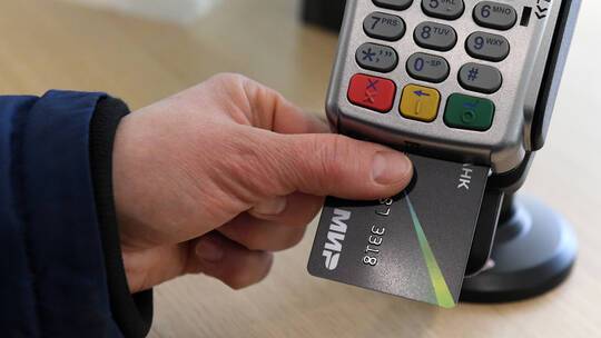 أوزبكستان تواصل قبول البطاقة المصرفية الروسية مير