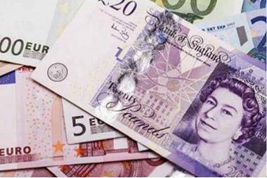 تراجع الإسترليني واليورو أمام الدولار