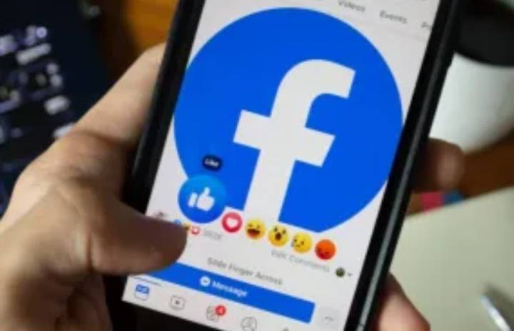 تسريح موظفين في غوغل وفيسبوك