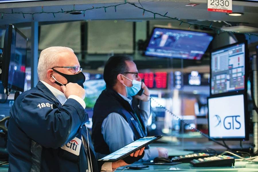 رفع الفائدة الأمريكية يربك الأسهم العالمية