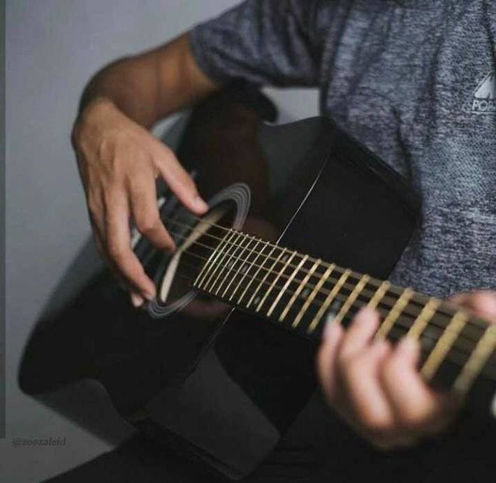 من هي أول من غنى ...هي هي جاية تصفار وتخضار كلمات