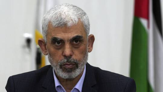 رئيس الشاباك الإسرائيلي يوجه تحذيرا ليحيى السنوار وحماس ترد
