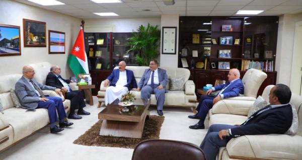 بحث التعاون بين الجامعة الهاشمية والزرقاء الخاصة