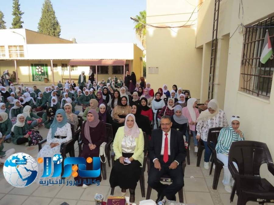 مُدير التربيةِ والتعليمِ للواء الكورة يُكَرِّم الطالبات المتفوقات في مدرسة دير أبي سعيد الثانوية الشاملة للبنات...صور 