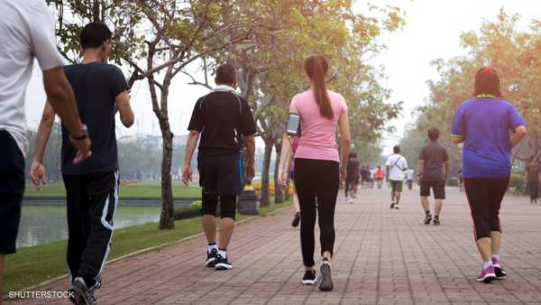 دراسة تكشف العلاقة بين المشي والعمر الطويل