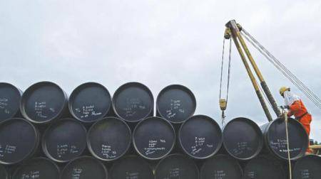 تراجع أسعار النفط في التعاملات الآسيوية المبكرة