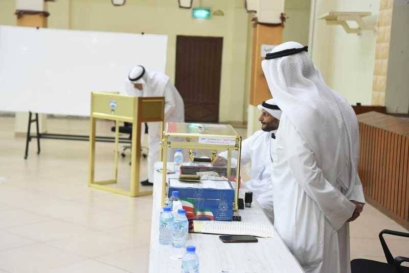 وسط تشديدات أمنية.. الكويتيون يختارون ممثليهم في مجلس الأمة