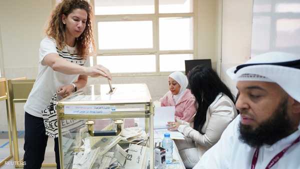 المرأة الكويتية تعود للبرلمان.. وسابقة في الانتخابات