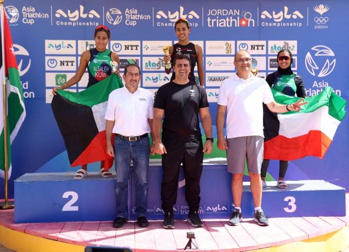 لاعبة منتخب الترايثلون مريم شعبان تتوج بذهبية في كأس آسيا