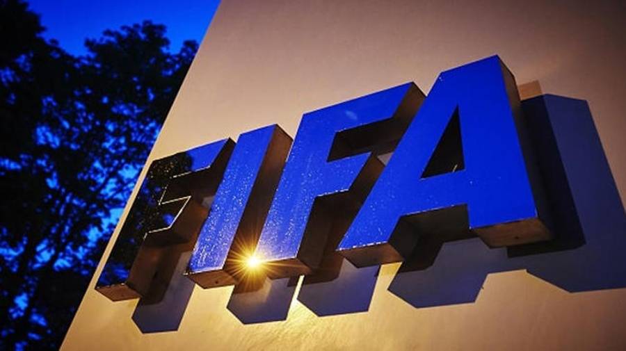 فيفا يطلب تقريراً شاملاً عن فاجعة ملعب إندونيسيا