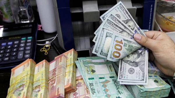 4 أشخاص يقتحمون مصرفا في بيروت لاسترداد وديعتهم