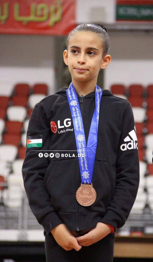 سلينا عساف .. فتاة واعدة تطمح بإحراز بطولة العالم للجمباز