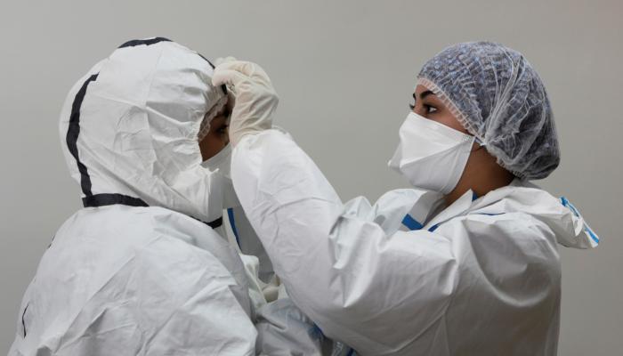 إيران تسجل 335 إصابة جديدة بكورونا