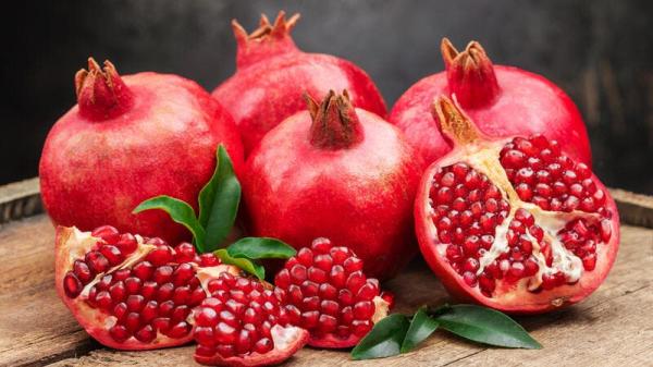 فوائد أكل الرمان للبشرة