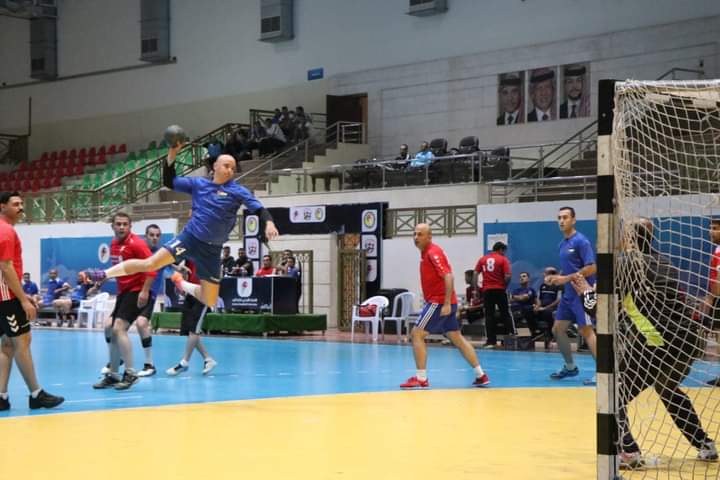 (أمن الملاعب) و (الدفاع المدني) يضربان موعدا في نهائي بطولة الأمن العام السنوية لكرة اليد