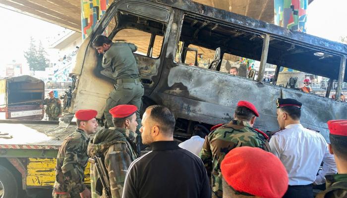 مقتل 17 جنديا في انفجار عبوة ناسفة استهدفت حافلة عسكرية تقل مجندين بريف دمشق
