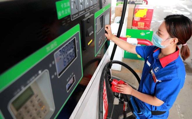 أسعار النفط تتراجع جراء انخفاض الطلب على الوقود في الصين