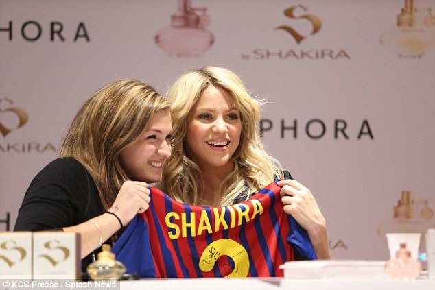 بسبب راعي برشلونة.. شاكيرا تضع بيكيه في موقف محرج