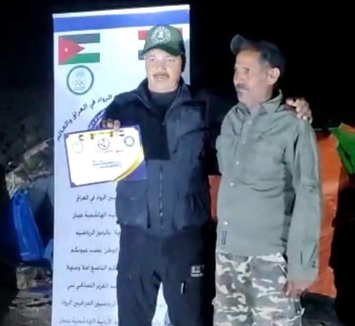 الكابتن عيد العزازمه وتكريم من رئيس رابطة الرياضيين العراقيين الرواد... صور 