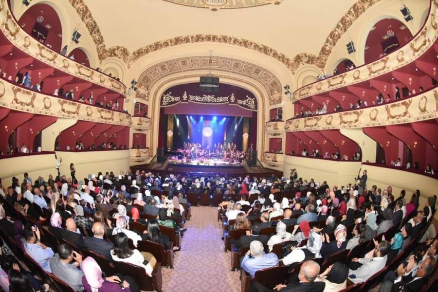 مدحت صالح لجمهور الإسكندرية:إسكندرية الغندورة دايما في قلبي...صور
