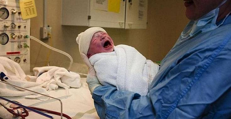 باحثون: العثور على مادة البلاستيك في حليب الأمهات