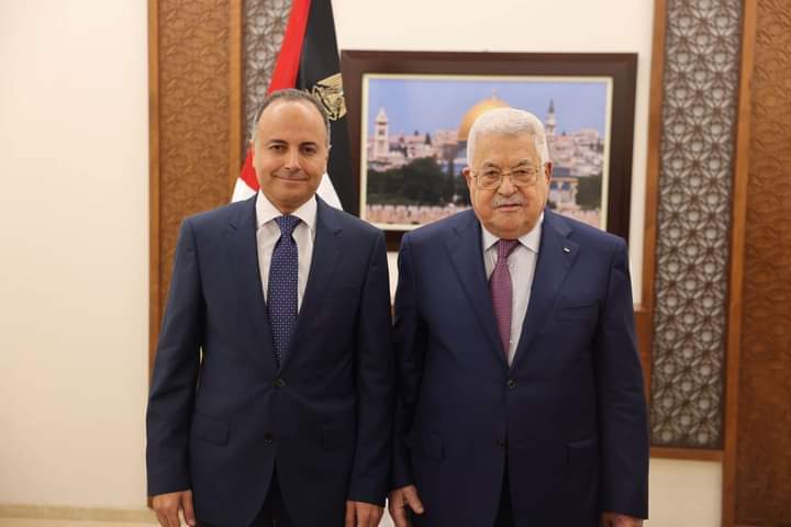 السفير المصري الجديد لدى فلسطين يقدم أوراق اعتماده للرئيس عباس