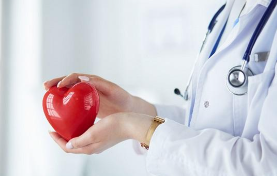 أطعمة يجب الابتعاد عنها لحماية قلبك وتجنب السمنة