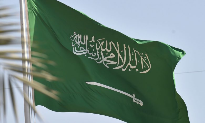 السعوديه تسجل 3 وفيات 326 إصابة جديدة بفيروس كورونا