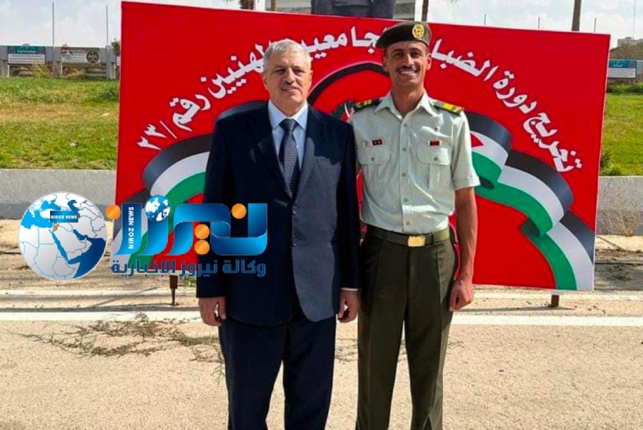 الفريق الطيب يُهنئ اللواء الركن المتقاعد احمد الخالدي بتخرج نجله الملازم الدكتور مهند من دورة الضباط