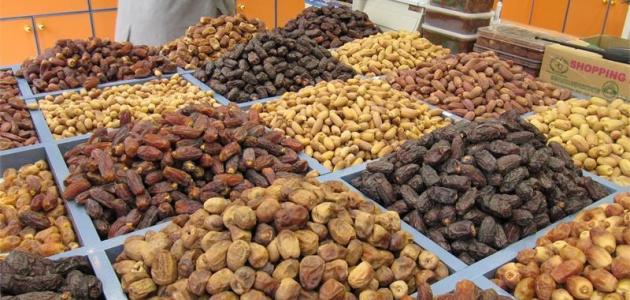البلح الطازج والتمر المجفف.. أيهما أفضل لمرضى السكري؟