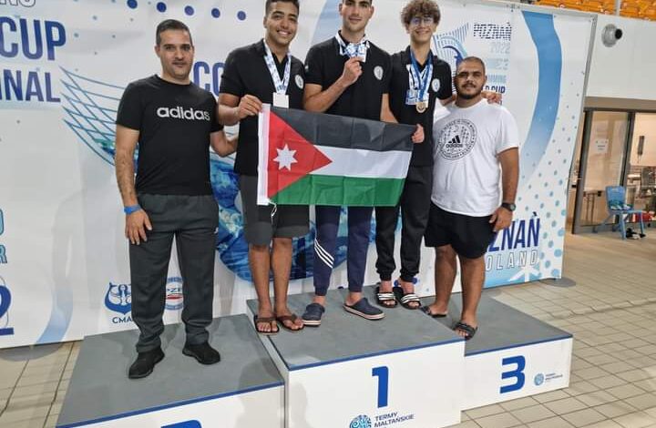 الفتية الابطال الذين رفعوا علم الوطن في بولندا