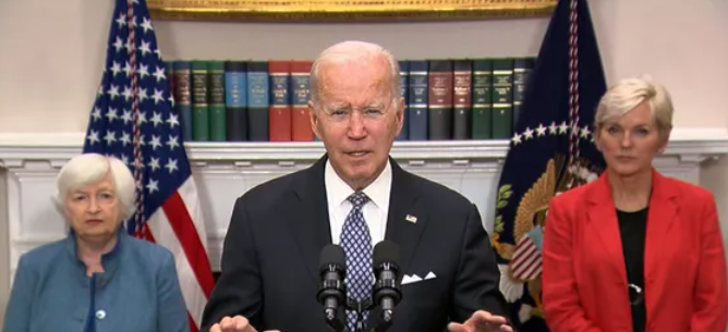 تهديدات بايدن لشركات النفط بين الواقع والبحث عن شعبية