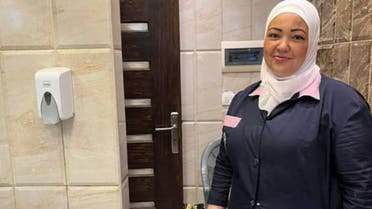 ردت شيكاً بمليون جنيه.. عاملة نظافة بنادي سموحة تخطف قلوب المصريين