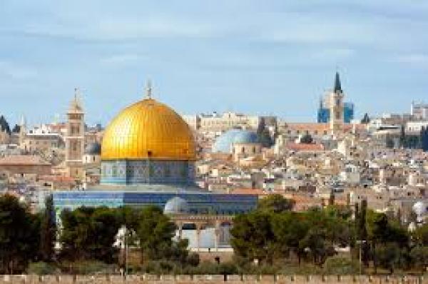 استشهاد فلسطيني واصابة 3 اسرائيليين بعملية طعن بالقدس