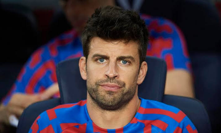 قرار مفاجئ.. مدافع برشلونة جيرارد بيكيه يعلن الاعتزال