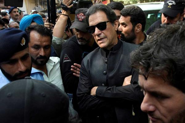 قيادي في حزب عمران خان يكشف عن آخر تطورات حالته الصحية