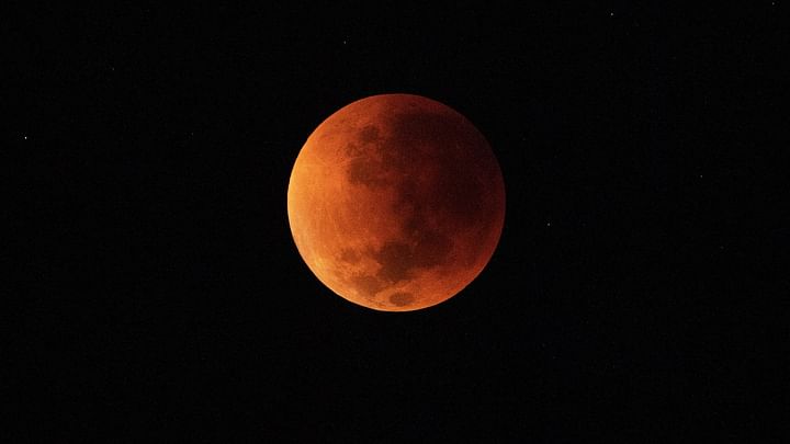 خسوف القمر في 8 نوفمبر.. والمناطق التي ستشهد الحدث