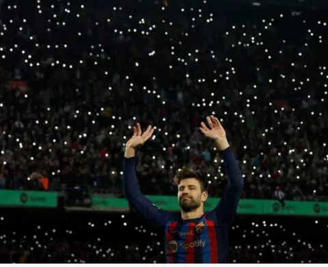 بيكيه يودع برشلونة بكلمات حزينة.. سأموت هنا