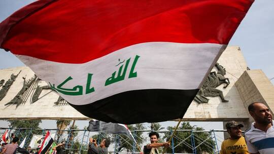 فرق الدفاع المدني في بغداد تبحث عن مفقودين تحت ركام مبنى الوزيرية