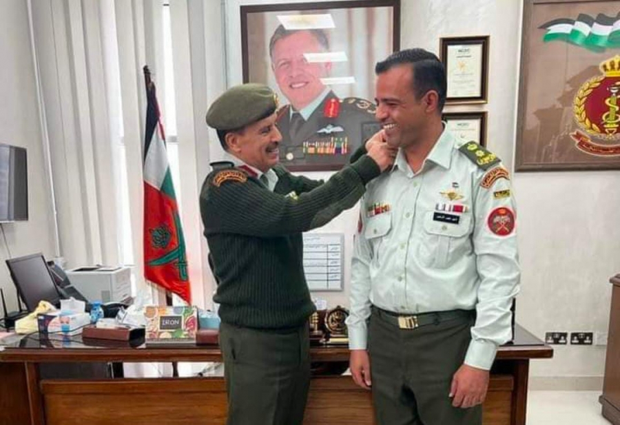 رئيس وأعضاء اللجنة الوطنية للعسكريين السابقين يهنئون العميد الركن  المتقاعد متعب الزهير بترفيع نجله انور إلى رتبة مقدم