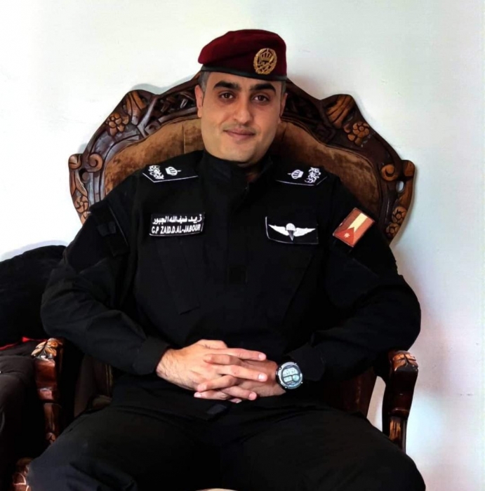 الفريق الطيب يُهنئ الرائد زيد ضيف الله الجبور  بالارادة الملكية السامية