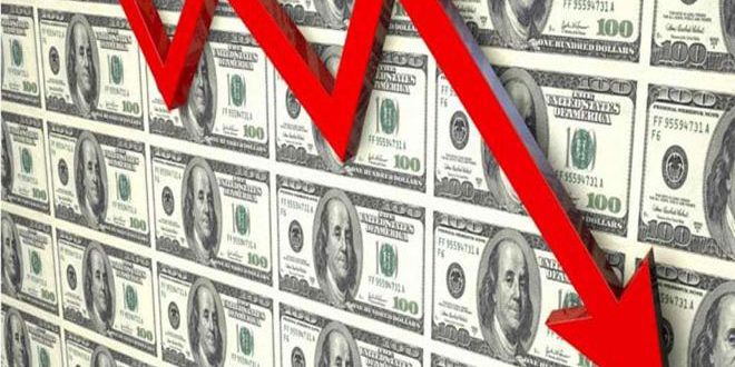 الدولار يسجل أكبر خسارة له منذ 14 عاماً في يومين متتاليين