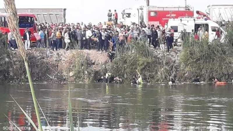 قتلى وجرحى بحادث سقوط حافلة في مصر