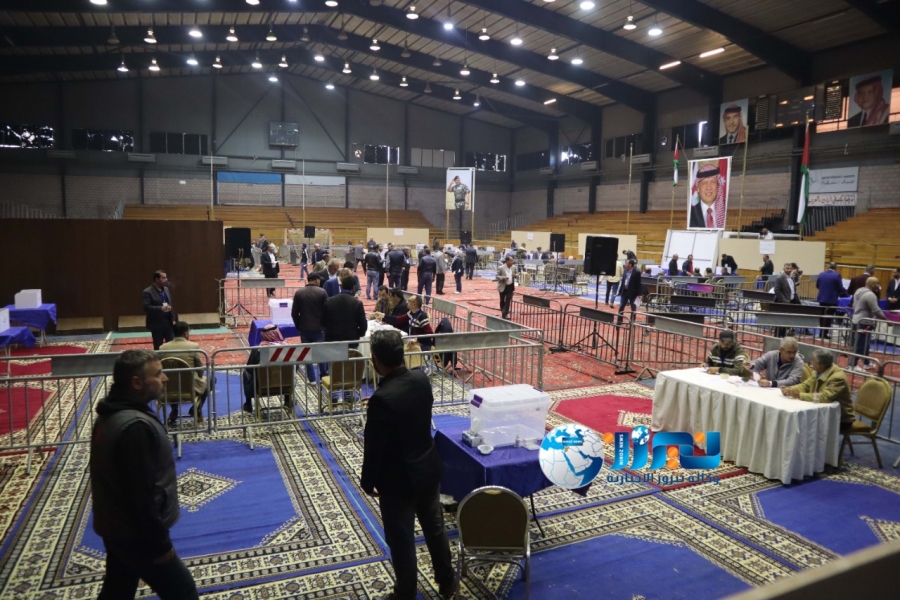 بدء عملية الاقتراع لإنتخاب مجلس ادارة النادي الفيصلي