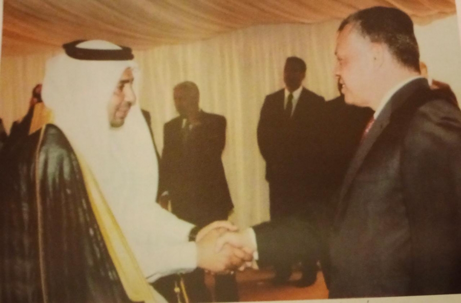 الشيخ أيمن البدادوة يتحدث للمؤرخ عمر العرموطي إذا سافرت أشعر بالحنين لعمان ... ولا تكتمل سعادتي إلا بعد أن اعود لها .....عمان هي المربى والمربي غالي ...عمان في القلب 