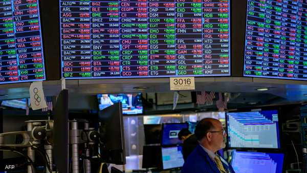 الأسهم الأميركية تتباين بعد تصريحات حول استمرار رفع الفائدة