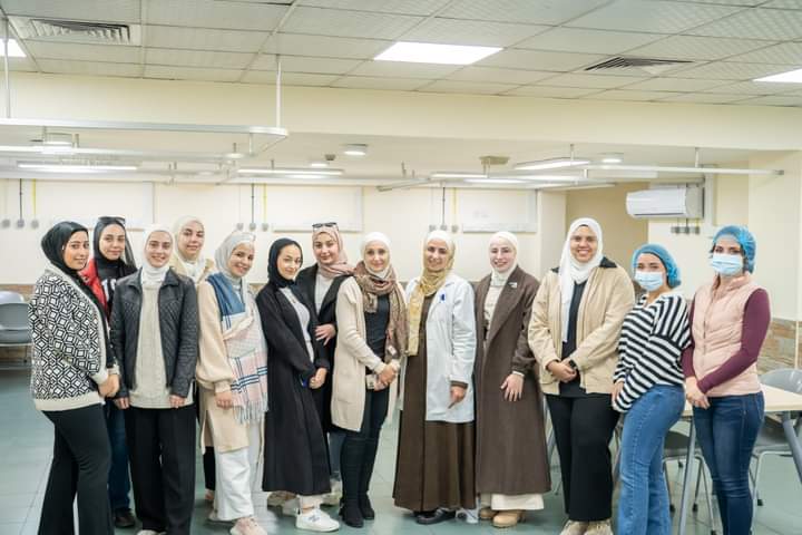 مستشفى الاسراء يستضيف طلاب جامعة البتراء_صور
