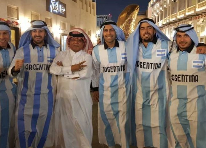 «الغترة» و«العقال» تزين مشجعي المونديال في قطر