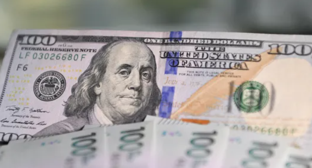 مكاسب الدولار تتلاشى على خلفية انفجار بولندا